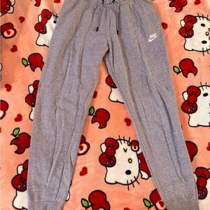 Size small, can fit kids or adults but they do run small.(: